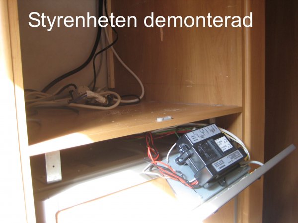 03_Styrenhet lossad.JPG