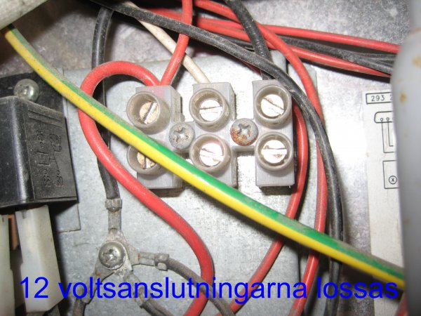 18_12 V anslutning lossas.JPG