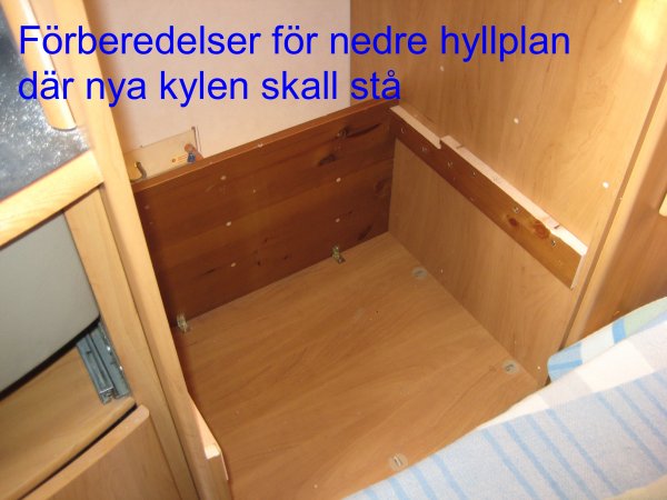 40_Förbereder underskåp.JPG