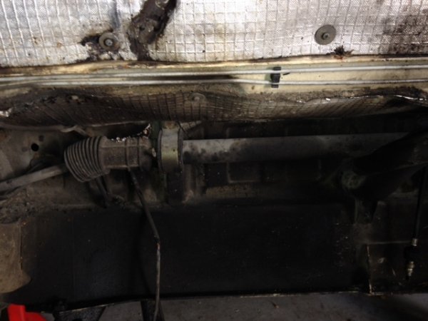 bild 113 höger fäste till styrväxeln   G.JPG