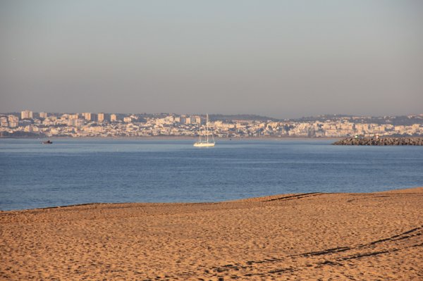 Lagos sett från Alvor.jpg Lagos sett från Alvor.jpg