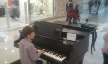 piano tomas.jpg