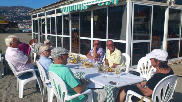 2014-01-25 Gänget väntar på mat.jpg