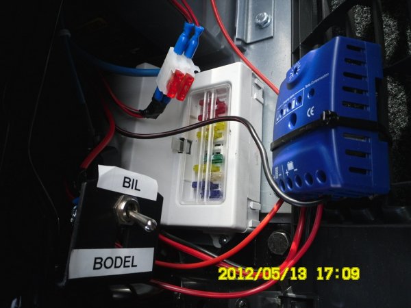 Switch för solcellsladdn av bil- resp bodelsbattrei.JPG