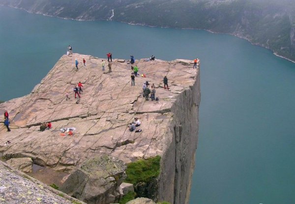 Preikestolen-Pulpit-Rock-750x520.jpg