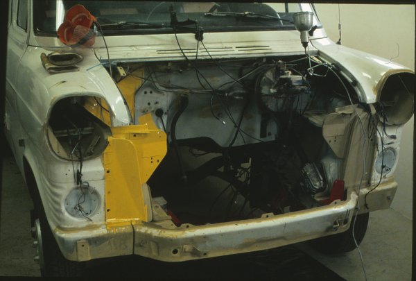 1 Ut med motorn så man kan måla..jpg 1 Ut med motorn så man kan måla..jpg