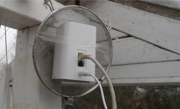 routermodem i parabol.jpg routermodem i parabol.jpg