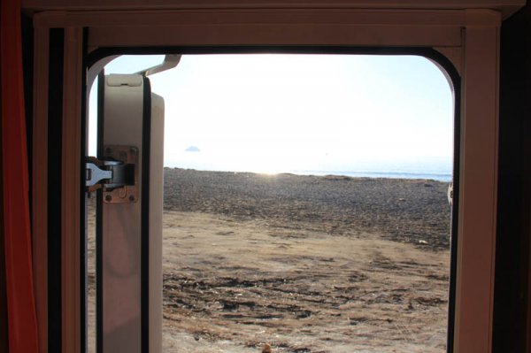 20150311 MorgonVy genom husbilsdörren.jpg