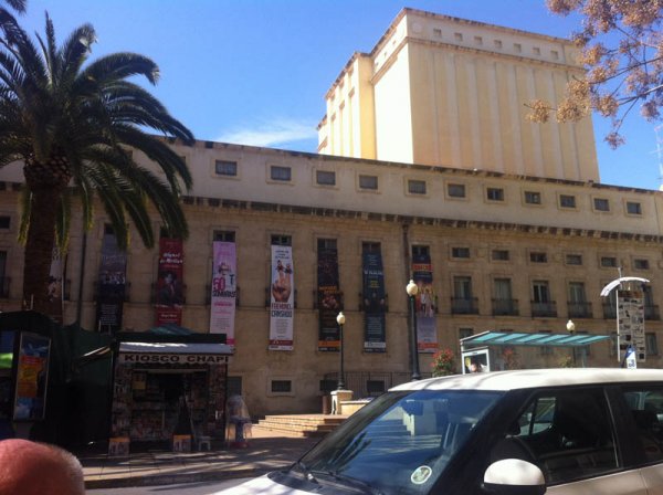 20150321 Utsikt från trottoarservering i ALicante.jpg