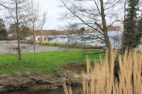 20150326 Ställplatsen i Lapalisse.jpg