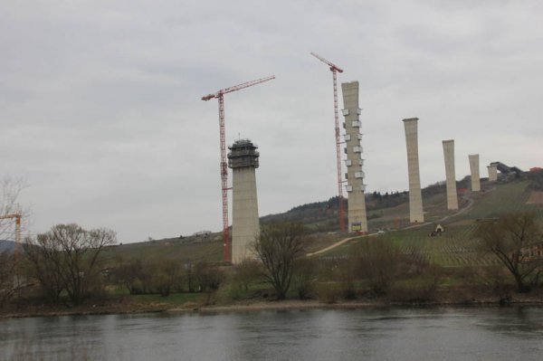 20150328 Brobygge över Mosel.jpg