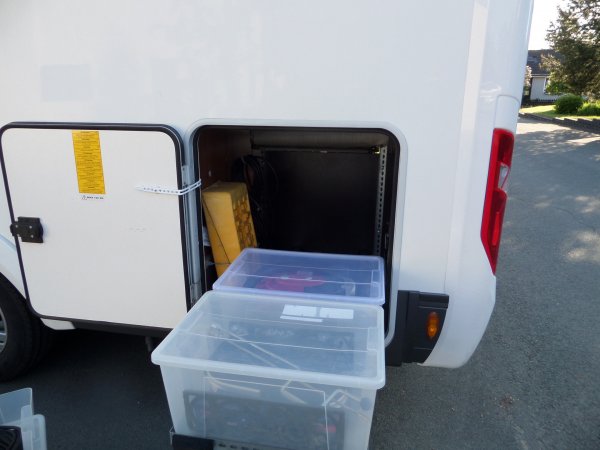 Allt som behövs först står i översta lådorna.JPG