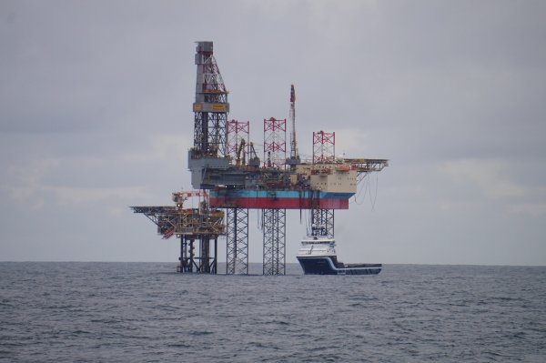 30_North_Cruys_vid_Maersk_Resolute.jpg 30_North_Cruys_vid_Maersk_Resolute.jpg