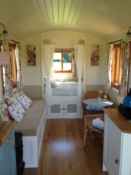 Gypsy-Caravan-and-Roulotte-Builders-UK-Interior.jpg