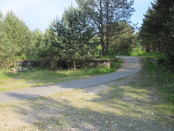 27 Stopp 9 Lastramp till ny fabrik som aldrig blev av.JPG