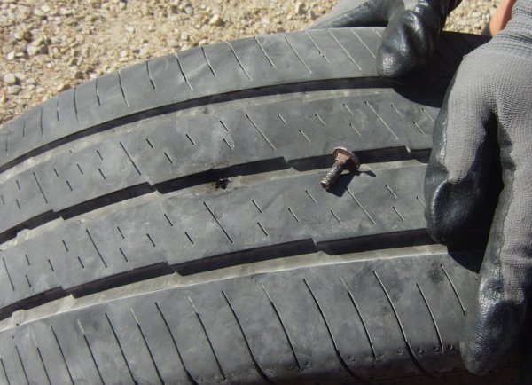 hål-i-däcket.jpg hål-i-däcket.jpg