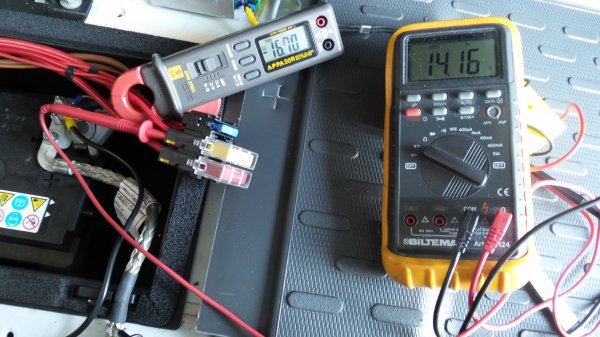 Batteri matning via 20 A säkring till kylskåp.jpg