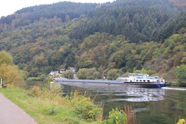 9 Pråm på Mosel.jpg 9 Pråm på Mosel.jpg
