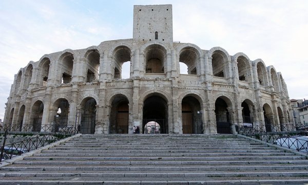 Arles-amfiteater.jpg Arles-amfiteater.jpg