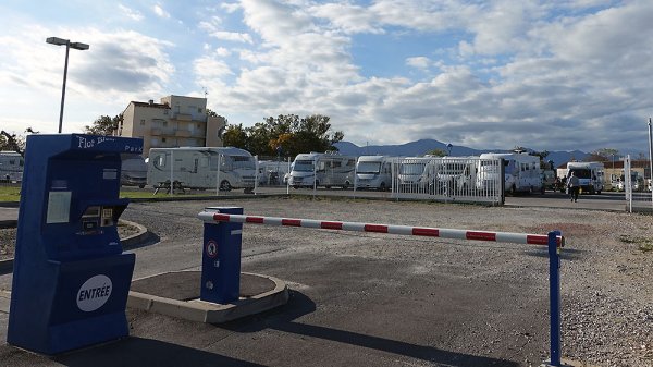 ställplatsens bom-automat.jpg ställplatsens bom-automat.jpg
