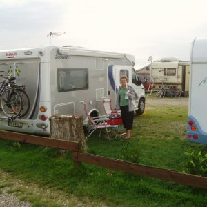 en stellplatz utanför en camping i Landballing