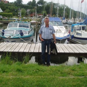 Hans nere vid hamnen i Landballing Tyskland