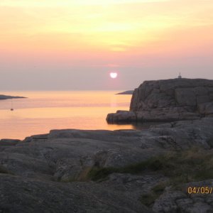 Holländarberget i aftonsol på Smögen