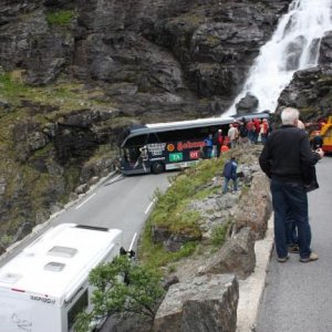 I Väntan På Tysk Buss Som Fastnat På Trollstigen. 2010