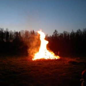 Stolt Flamma Mot Dunkla Skyar. Vid Valborgsfirandet I Karlstorp.